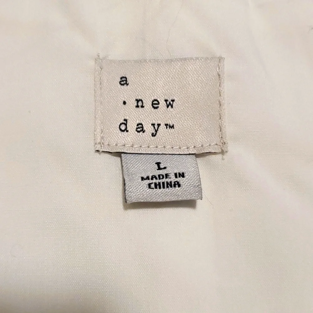 Women's White Button-Up Vest - Picture 3 of 5